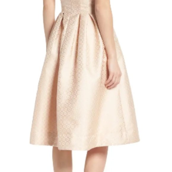 Gal Meets Glam Grace Dress - Picture 3 of 10